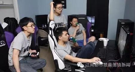 电竞选手的背后