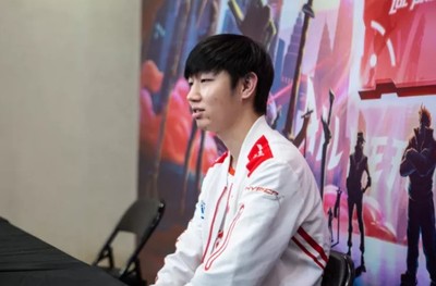 认识一个著名的 lol 职业选手是什么体验?